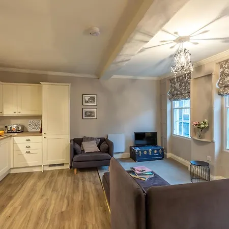 Apartment 3, 71 Micklegate, *