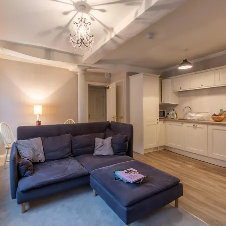 Apartment 3, 71 Micklegate, *